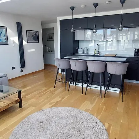 Apartment Dockland Penthouse With Aviva & Waterfront Views
