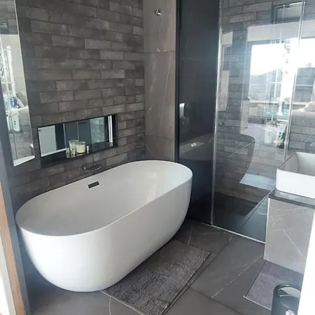 Apartment Dockland Penthouse With Aviva & Waterfront Views